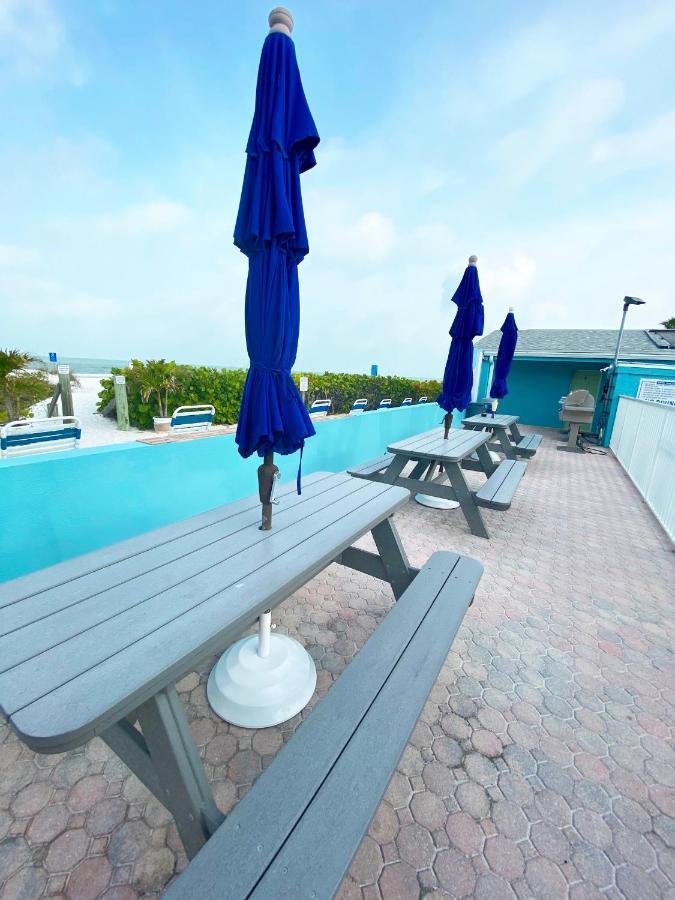 Nautical Watch Aparthotel Belleair Beach Exteriör bild