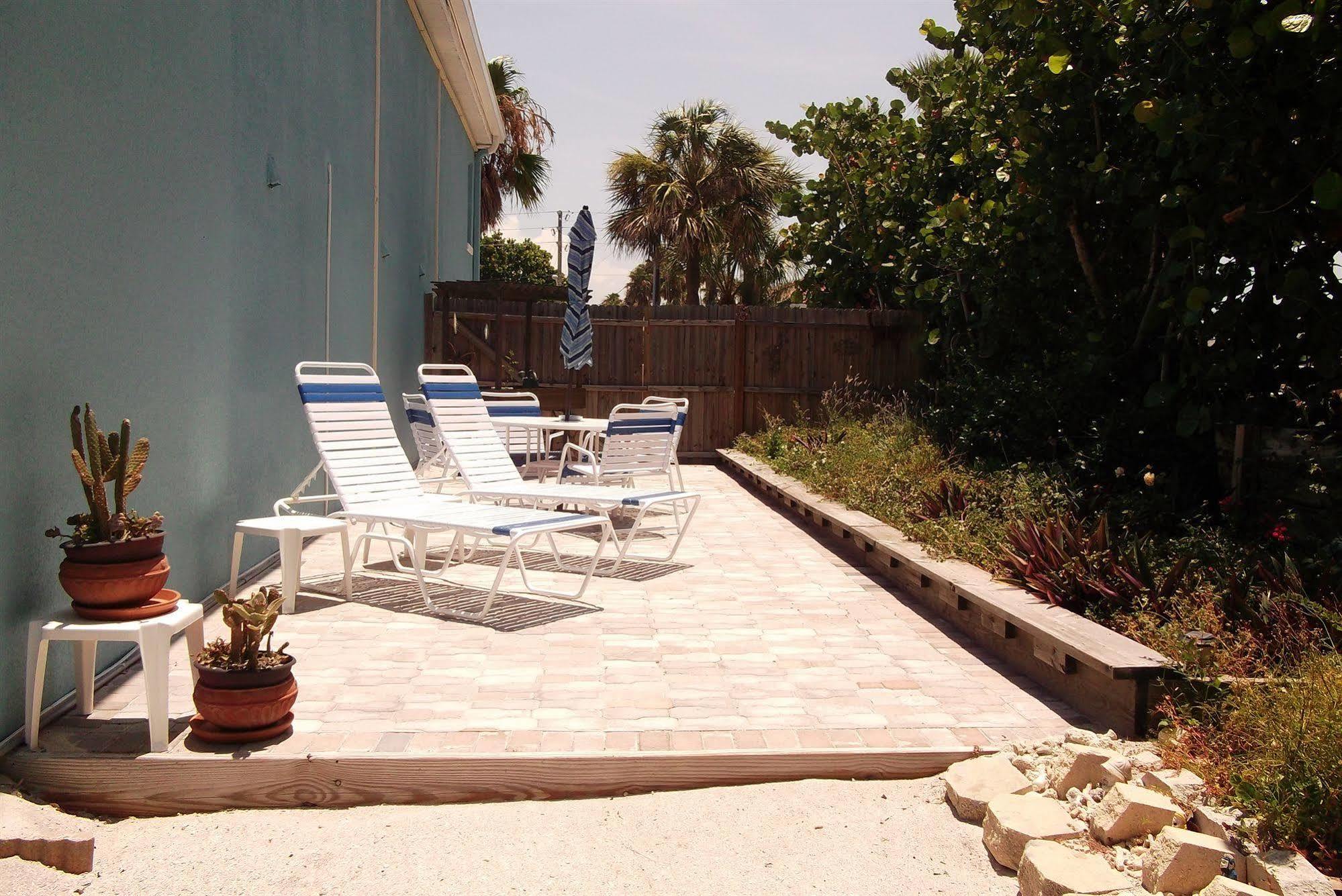 Nautical Watch Aparthotel Belleair Beach Exteriör bild