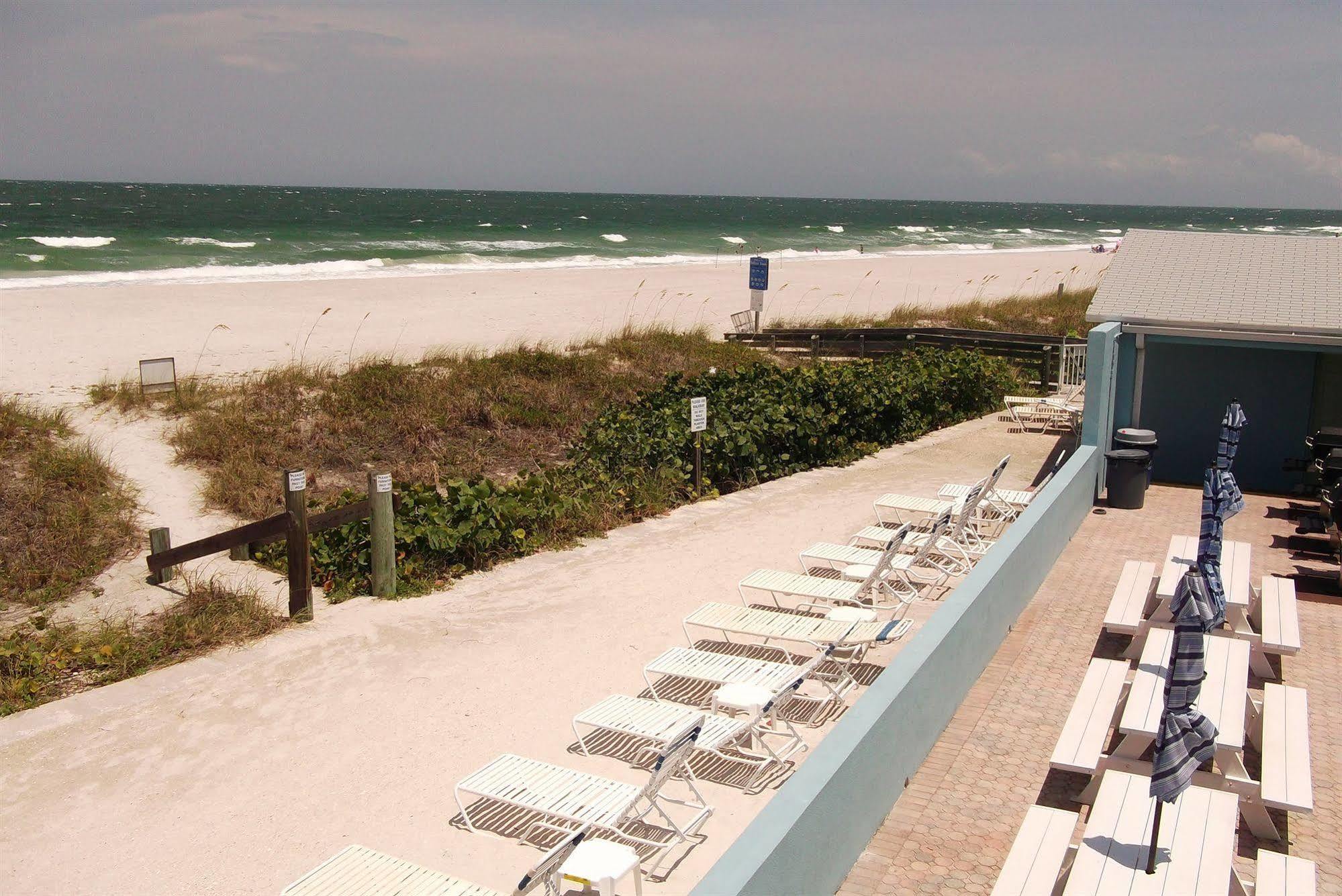 Nautical Watch Aparthotel Belleair Beach Exteriör bild